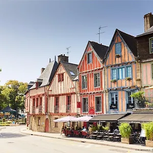 4 Personnes Au Cœur De Vannes